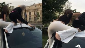 Două profesoare din Iași, modele de videochat. Fotografiile, distribuite de elevi prin școală