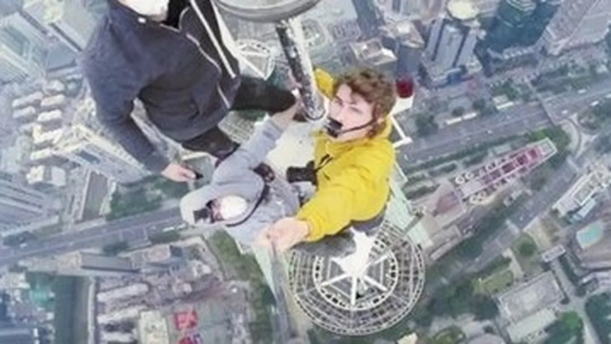 Un tânăr din Iaşi a murit după ce a vrut să-şi facă selfie pe macara