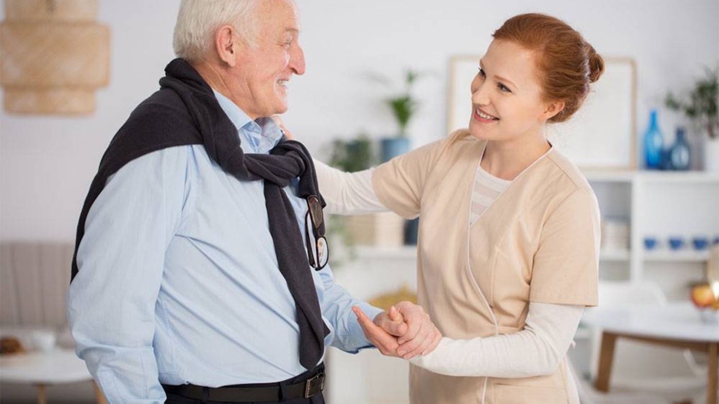 Ce a pățit un pensionar de 85 de ani din Italia, după ce a angajat o badantă româncă mult mai tânără