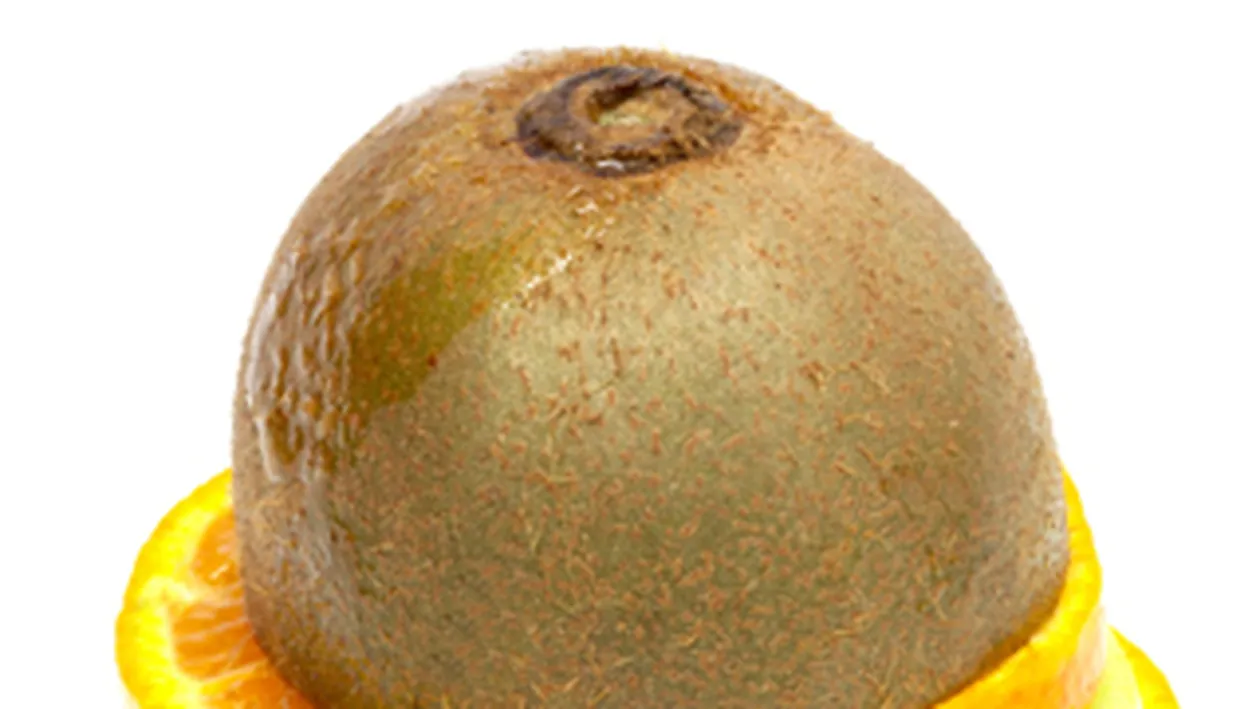 Ia-ti necesarul de vitamina C din citrice si kiwi!