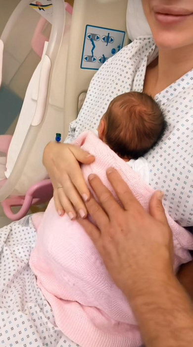 Primele imagini de la botezul fetiței Iustinei Loghin, de la Insula iubirii. Cine este nașa copilului