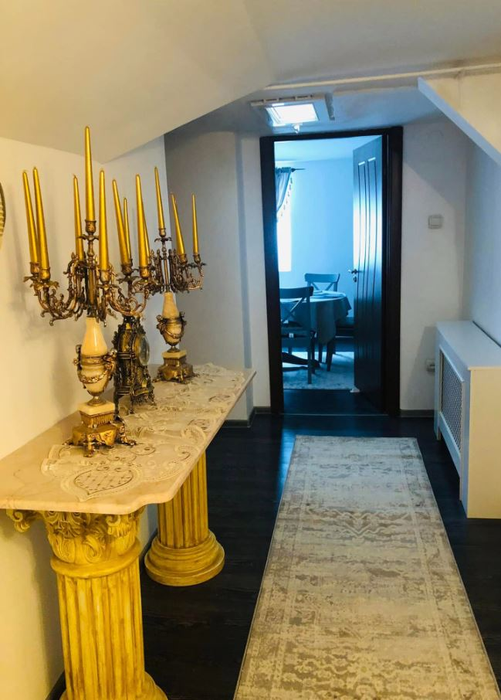 Prețul unui apartament în centrul Capitalei a creat isterie pe Internet! Suma ireală pe care o cere proprietarul: ”La bucătărie, trebuie să stai în genunchi să gătești”