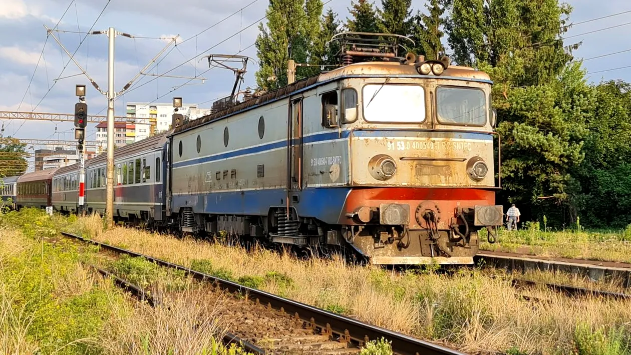 Un tren CFR a rămas fără o ușă la unul dintre vagoane. Incidentul a avut loc pe ruta Cluj-Napoca-București Nord
