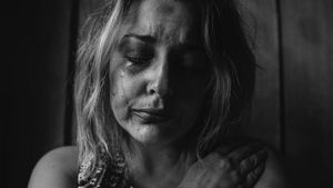 Caz șocant într-o cabană din Cluj. O tânără ar fi fost violată chiar de către polițistul care participa la petrecere