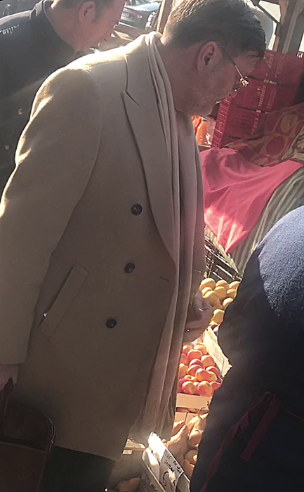 Dan Nicorescu a negociat la sânge cu tarabagiii, în Piața Obor