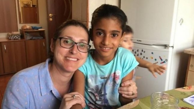 Primele declarații ale tatălui adoptiv al Sorinei, fetița luată cu mascații: "Când am văzut că e de etnie romă am zis: 'Doamne, ce..'"