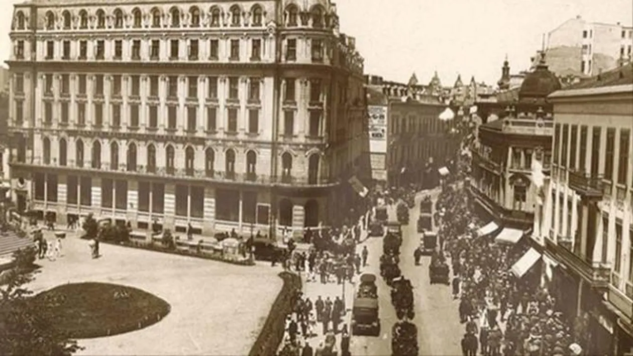 Un monstru își înfige gheara în fabrica realității și începe să-și facă loc