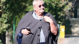 A făcut parte din Guvernele Tăriceanu şi Boc, iar acum… Imagini tulburătoare cu fostul ministru de Finanţe! A ajuns de nerecunoscut după operaţie