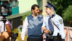 Mihai Bobonete si Costi Dita se fac parteneri de afaceri. Isi deschid un Internet Cafe!