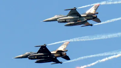 Viață sau moarte: Lupta incredibilă a doi piloți F-16 prinși în ambuscadă