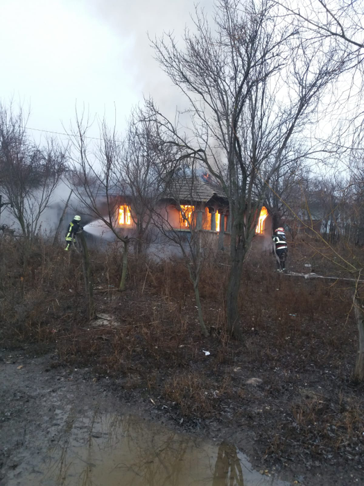 Tragedie în Teleorman, în prag de An Nou. O femeie a murit carbonizată, iar alta a ajuns în stare gravă la spital | FOTO + VIDEO