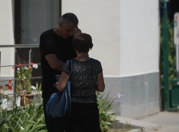 MARINA SCUPRA a fost condusă pe ultimul drum! Soţul s-a prăbuşit la mormântul artistei