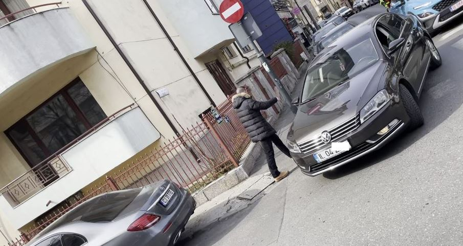 Fizz a chemat un Uber, care să-l ducă la o cafenea din ”Primăverii” (Foto: CANCAN.RO)