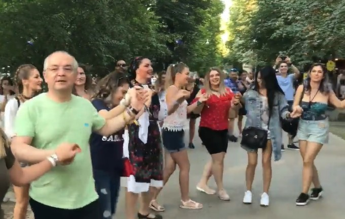 Emil Boc s-a distrat în ultima noapte de la UNTOLD. Iată melodia care l-a înnebunit pe fostul premier