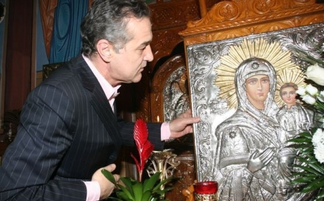 Gigi Becali se declară o persoană credincioasă