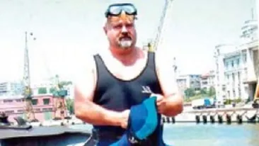 Consilierul lui Basescu, asa cum nu l-ai vazut niciodata! Vezi ce face cand isi leapada costumul!