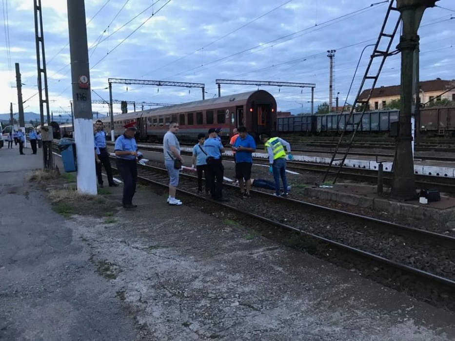 Sfârșit tragic. Un român a murit după ce a sărit dintr-un tren. Bărbatul plecase în direcția greșită