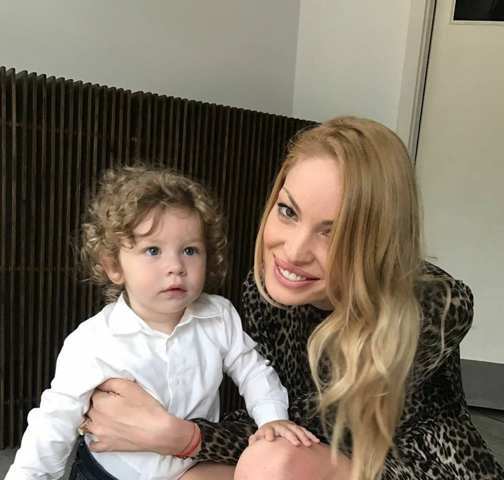 Pe Valentina Pelinel au copleşit-o emoţiile ”Sunt foarte posesivă”
