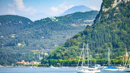 Nivelul de apă foarte scăzut al lacului Garda, Italia, șochează turiștii. „Apa nu mai era acolo” | GALERIE FOTO