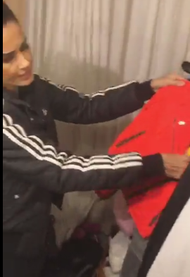 Oana Zăvoranu îşi dă azi hainele de pomană! Ce condiţii trebuie să îndeplineşti ca să pui mâna pe bunurile brunetei