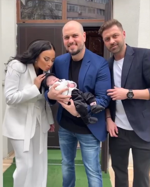 Raluca, BRomania, Cristi Pulhac și micuțul Aris Cristian. Foto: Instagram