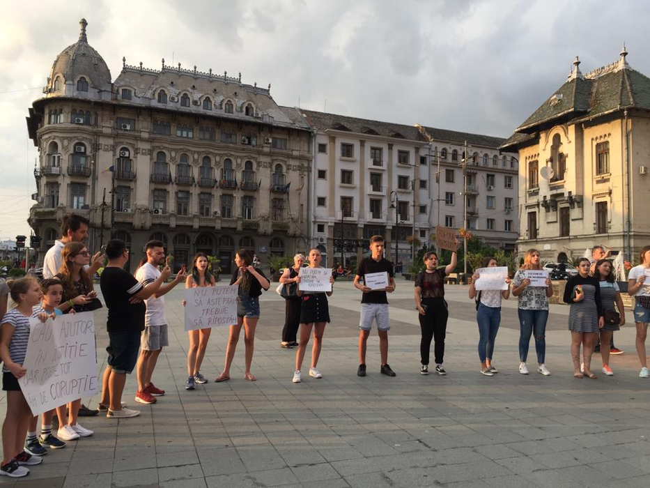 „Puteam fi eu!”. Va fi protest la Craiova, miercuri seară, în Piaţa Mihai Viteazu, după ororile de la Caracal