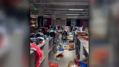 Magazinul unui brand care pleacă din România, devastat după ce a anunțat reduceri de 50%. „Pare că a fost vizitat de o tornadă”