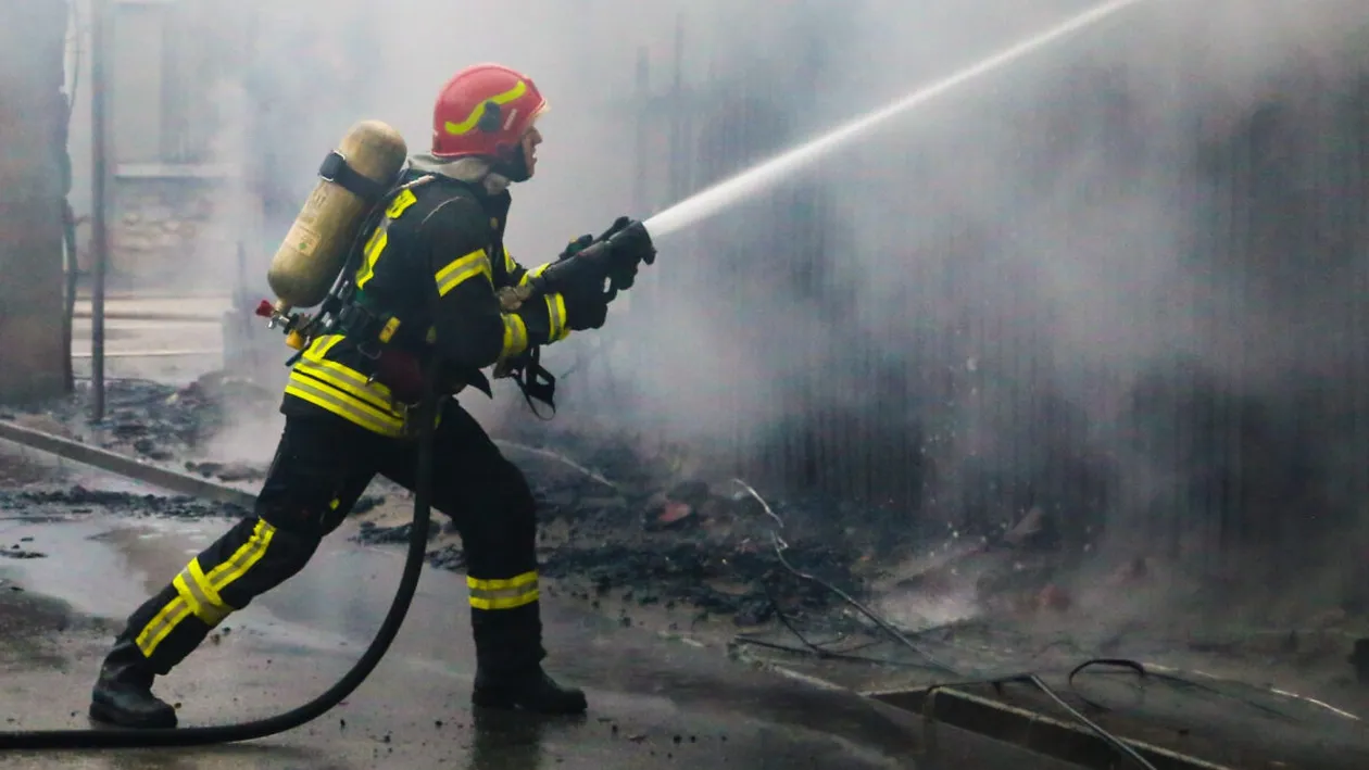 Noi dezvăluiri în cazul celor 3 copilași morți în București. Mama nu ar fi fost acasă în momentul izbucnirii incendiului, ci...