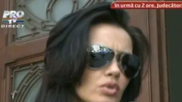 Oana Zavoranu s-a pupat la tribunal cu fosta cumnata: Pepe trebuie sa dovedeasca in instanta ca sunt curva, posedata, nebuna si hoata!