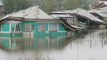 Ploile fac ravagii in Romania! COD ROŞU de inundaţii în Mehedinţi. Meteorologii au emis avertizari de ploi şi inundaţii