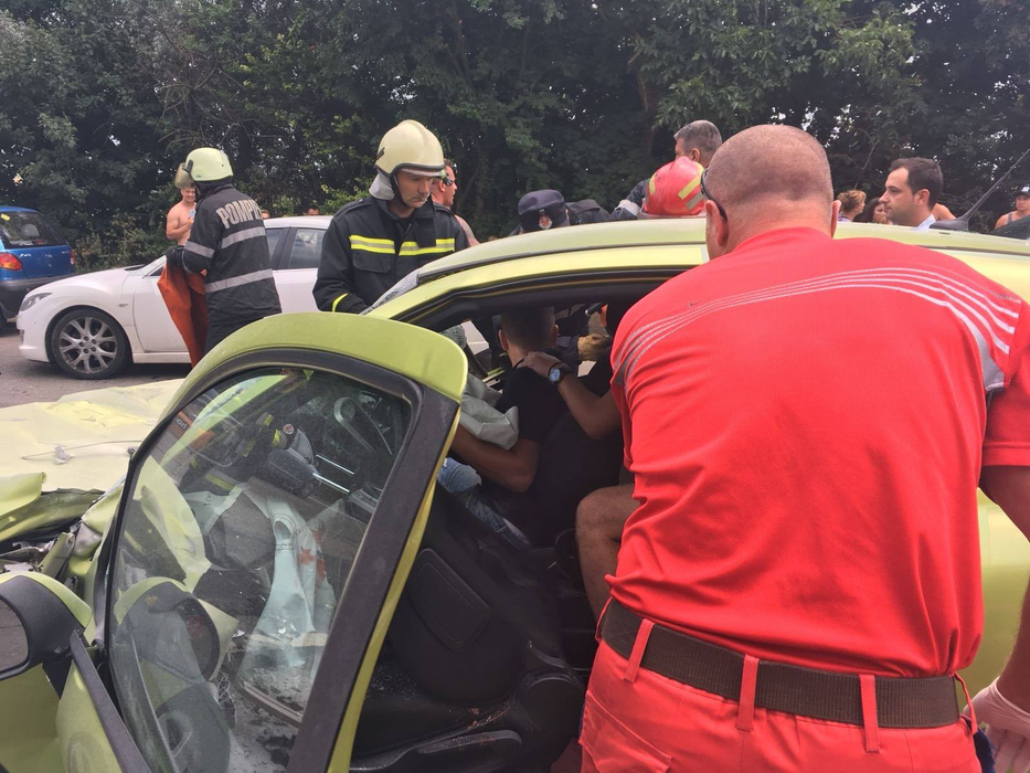 Trei persoane rănite, între care un adolescent în comă, în urma unui accident lângă Costinești. Tânărul, preluat cu elicopterul SMURD
