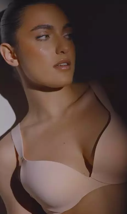 Cum arată Alexia Eram fără pic de machiaj? Noi abia am recunoscut-o, tu ce părere ai?