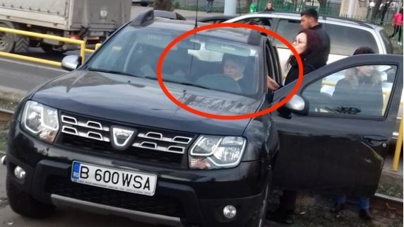 S-a aflat secretul! Mama lui Ciprian Ciucu a provocat un accident după ce a condus ilegal o mașină a instituției în care fiul ei a impus-o consilieră. Cum s-a încercat mușamalizarea incidentului | VIDEO