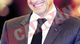 Sarkozy umbla cu trei celulare la el
