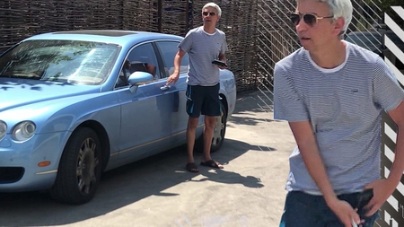 Senzaționalul DD  a apărut cu Bentley-ul la plajă!