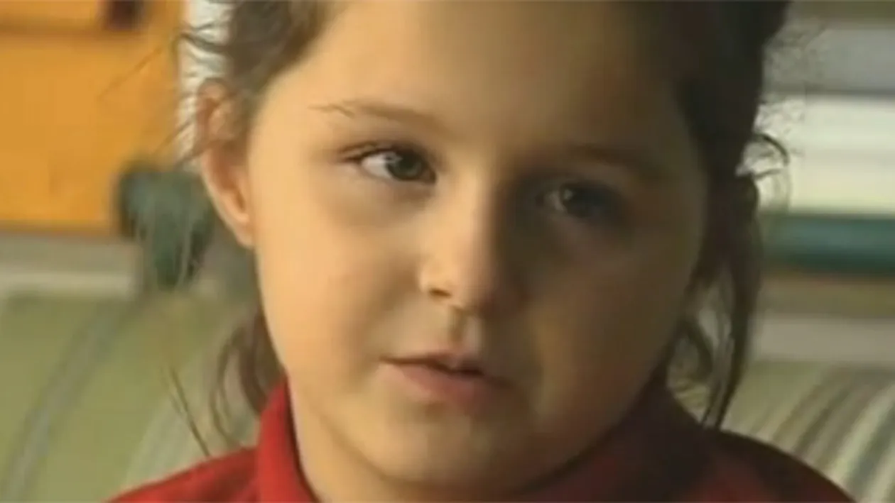 VIDEO I-a scris un biletel bunicii moarte, iar ce a urmat este INCREDIBIL! Ce a primit o fetiţă de 8 ani prin poştă