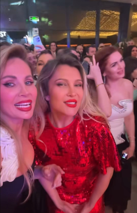 Foc de artificii fabulos, un tort special și o ținută atipică. Noi imagini de la nunta Andreei Bălan cu Victor Cornea