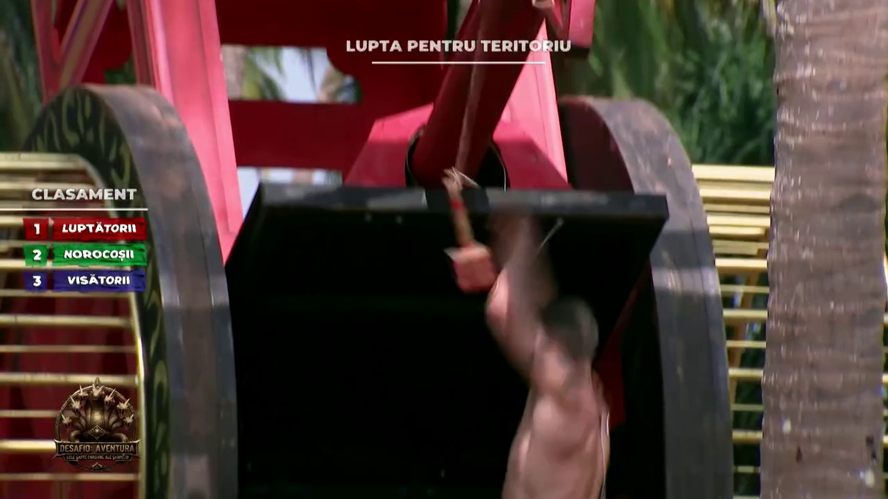 Prima accidentare la Desafio: Aventura! Concurentul și-a luat un ciocănel de lemn în față, în timpul probei: „O daltă putea să fie mai rea” Foto: Captură ProTV