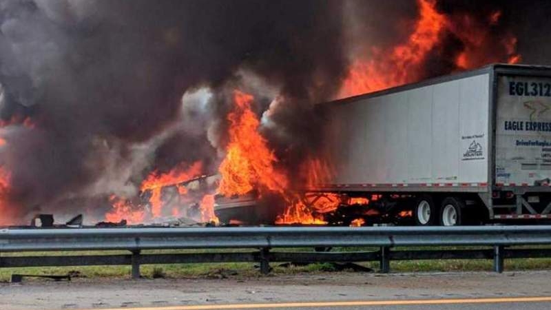 Tragedie în Florida! Cel puțin 7 morți, într-un cumplit accident rutier VIDEO