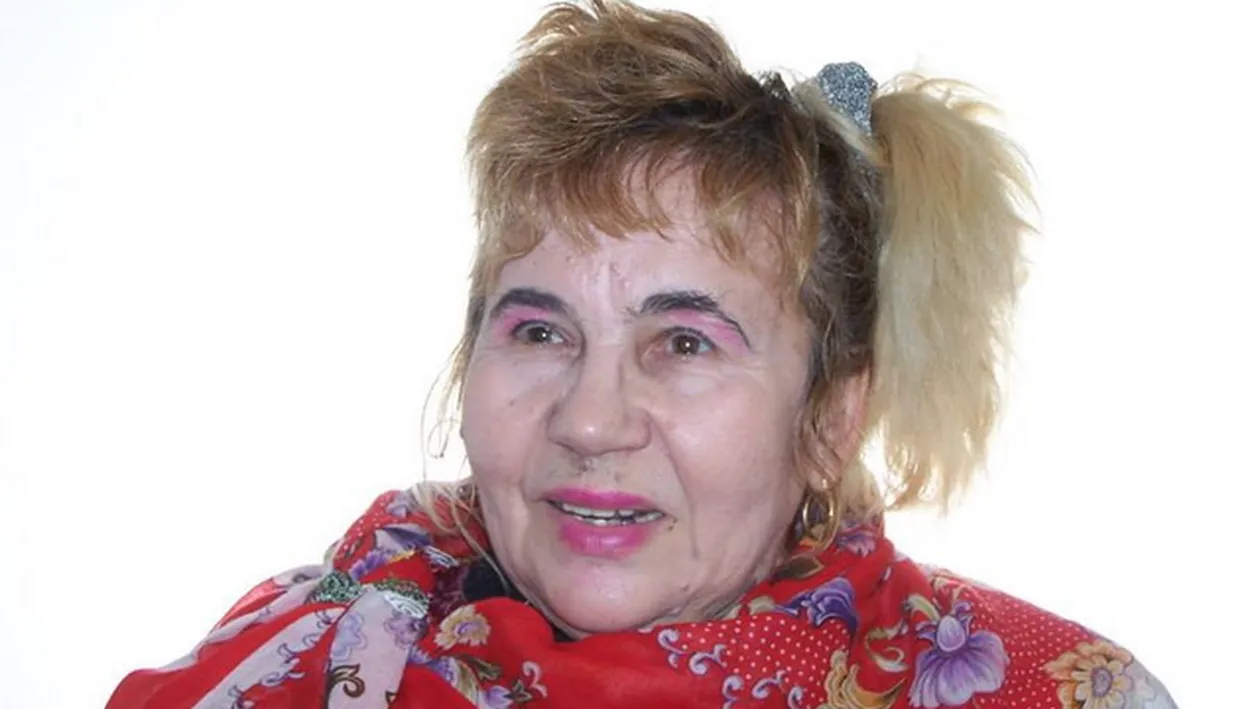 La 64 de ani, o fosta stripteuza iesita la pensie e noua senzatie de pe Facebook! Pozele sunt… fabuloase!