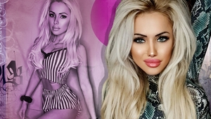 Nati s-a transformat într-o adevărată păpușă Barbie! Blondina asta e super dotată și de bărbați admirată!