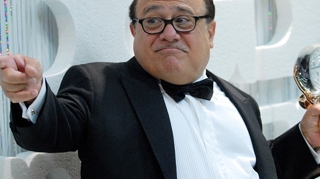 Danny DeVito a primit o stea pe Walk Of Fame! "Vreau sa ma mut in magazinul de vis-a-vis sa o lustruiesc zilnic!"