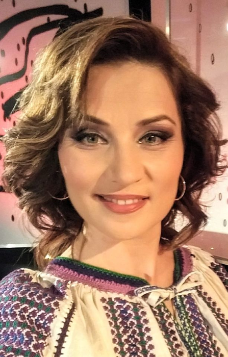 Mesajul emoționant al Nicoletei Voicu pentru mama ei: ”Ți-aș face chipul o icoană…” + Imagini de colecție cu artista când era mică
