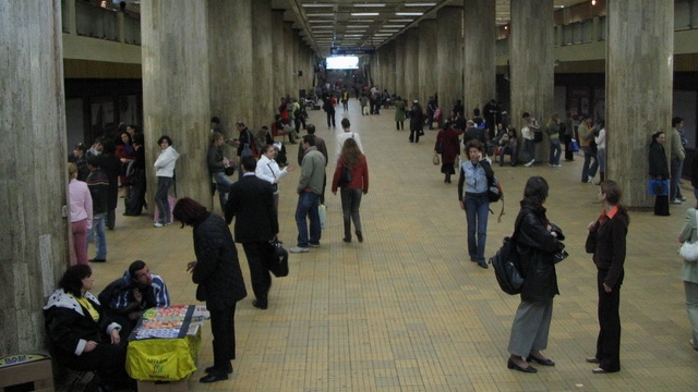 O femeie a murit dupa ce s-a aruncat in fata metroului, la statia Piata Unirii 1 din Capitala