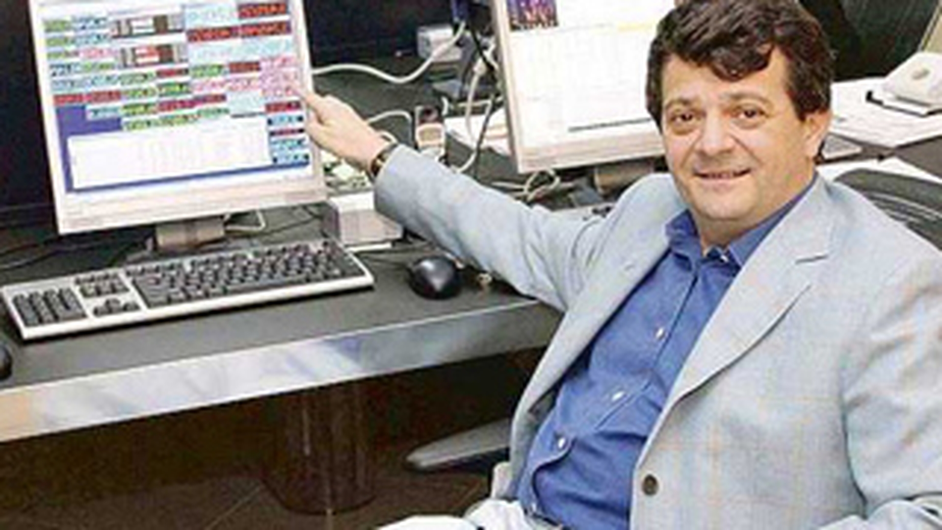 Cine este Cristian Sima, brokerul care a fugit cu banii mai multor vedete si oameni politici!