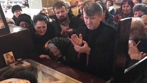Ce pedeapsă va primi părintele Pomohaci după ce a postat poze cu Ileana Ciuculete, în sicriu!