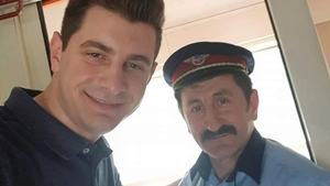 Scene ireale într-un tren din România! Ce i-a făcut "nașul" tânărului din imagine