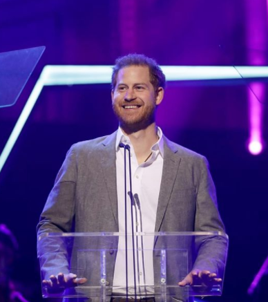 Palatul Buckingham a fost jefuit. Bunurile Reginei Elisabeta a  II-a au fost vândute pe internet