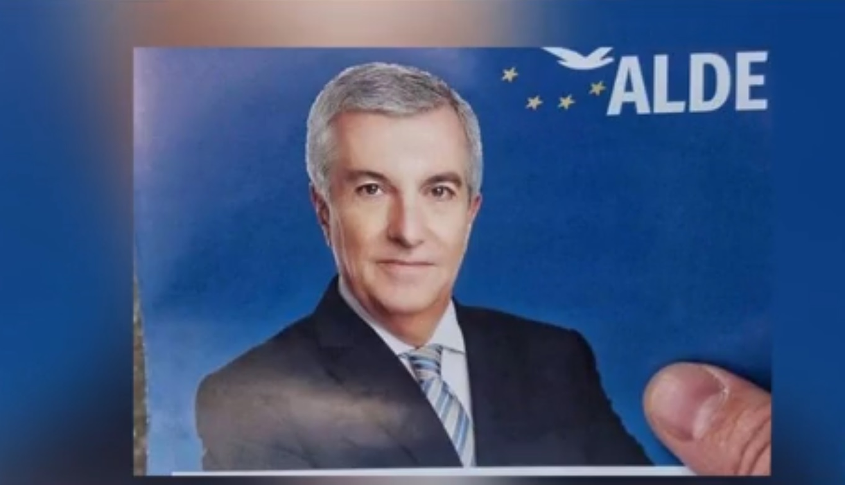 Reacția incredibilă a lui Călin Popescu Tăriceanu după ce a văzut cum apare pe afișele electorale. Cea mai recentă poză e virală