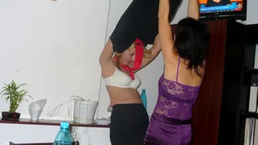 Imagini scandaloase! Directorul unui spital din Focsani si-a pus o colega blonda sa faca striptease!